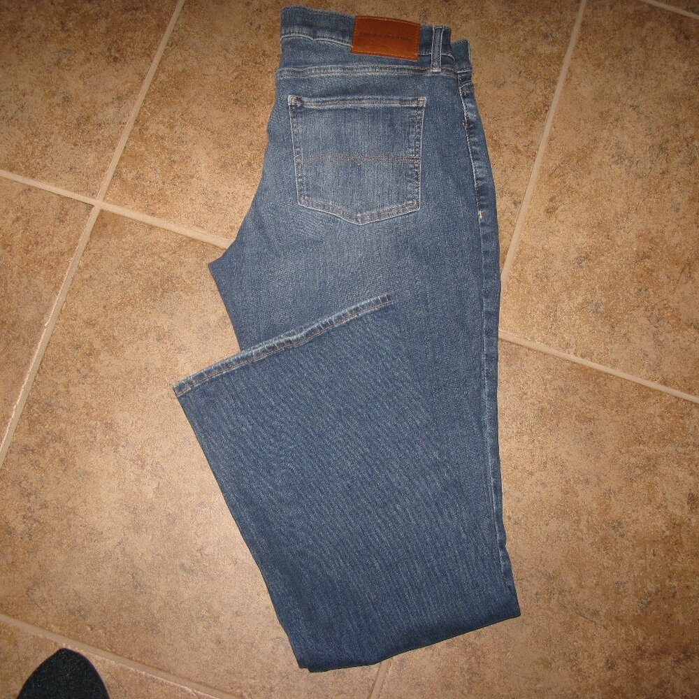 Lucky Brand Sweet Mid Rise Boot Jeans Womens Size 12/31R Blue Denim Stretch